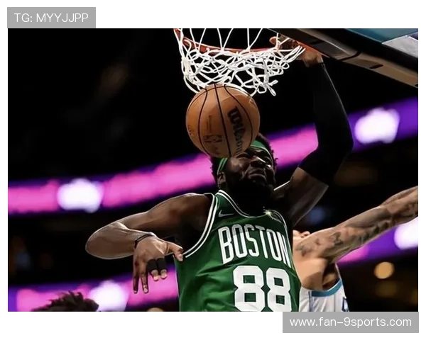 凯尔特人科内特篮下背身勾手,命中一个高难度得分